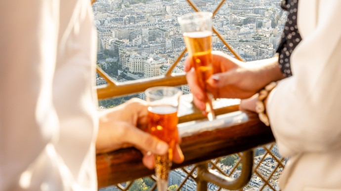 Glasses of champagne 